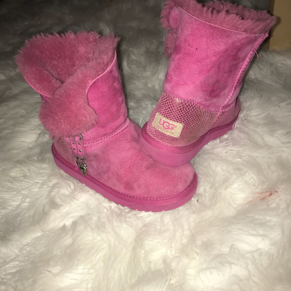 Kids pink uggs|sea shell and sea horse charms|US 2